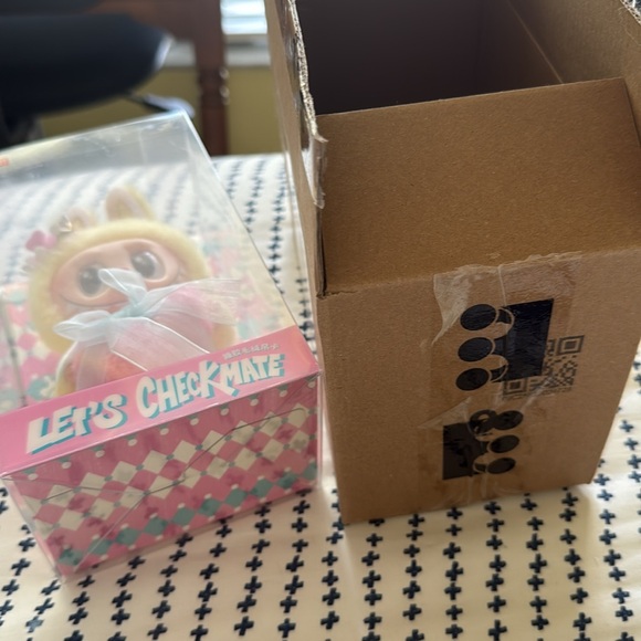 NIP THE MONSTERS Labubu Let's Checkmate Queen Series Vinyl Plush Hanging Card - Picture 14 of 14